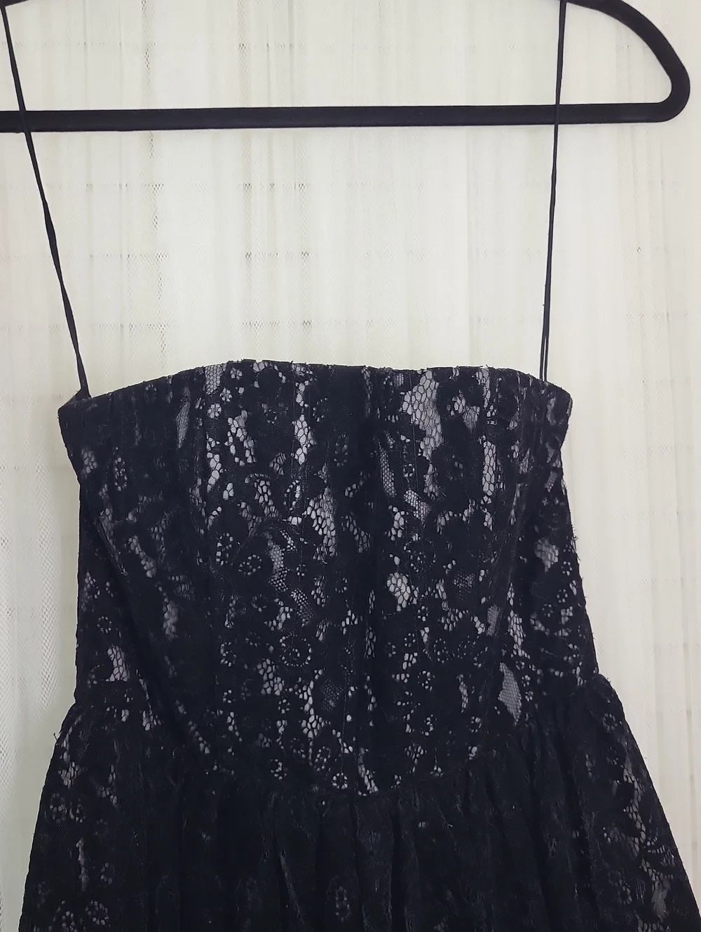 ALICE + OLIVIA Sleeveless Lace bustier Long Black evening gown. Size 0